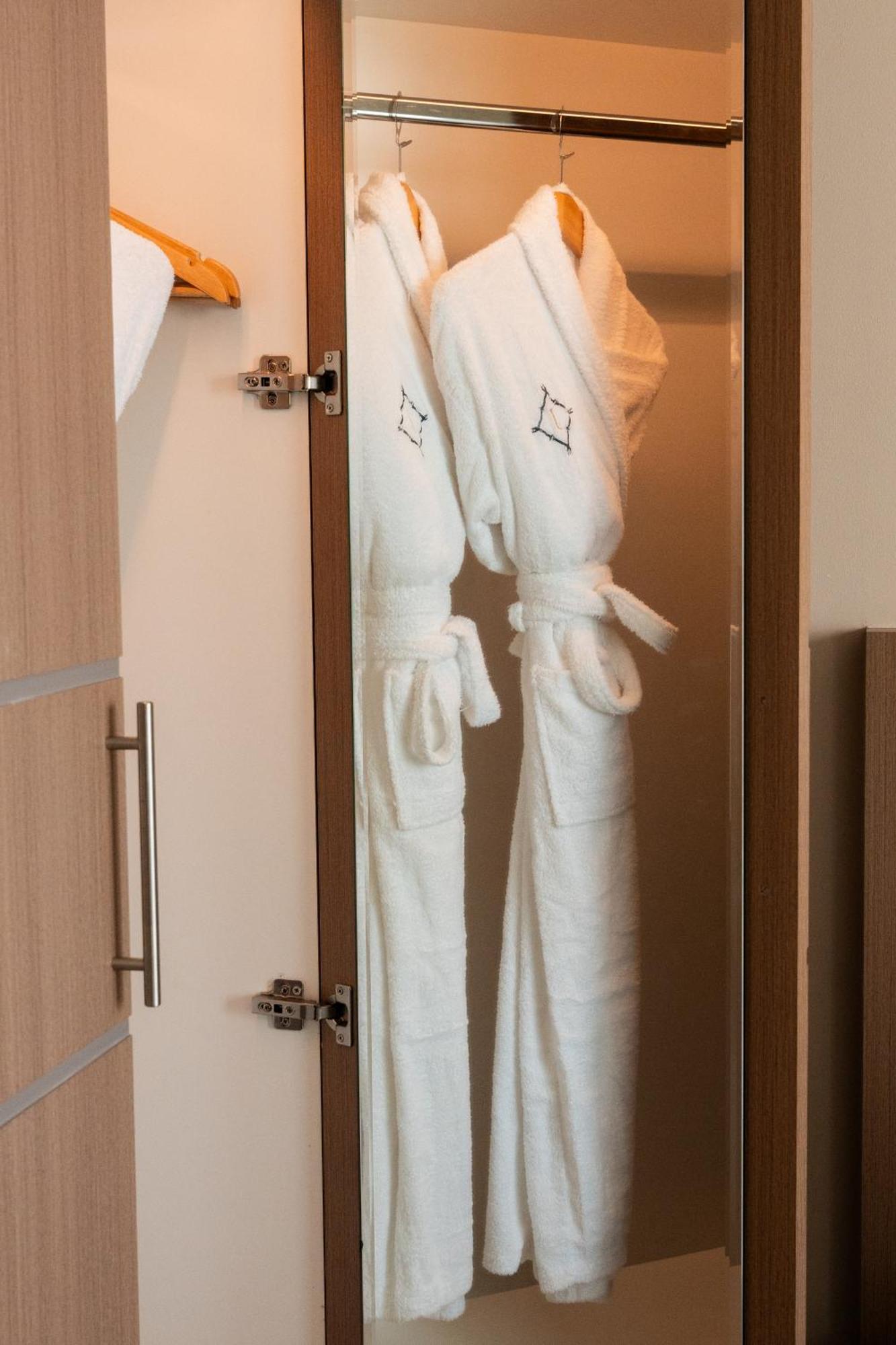 דובאי Jood Hotel Apartments מראה חיצוני תמונה